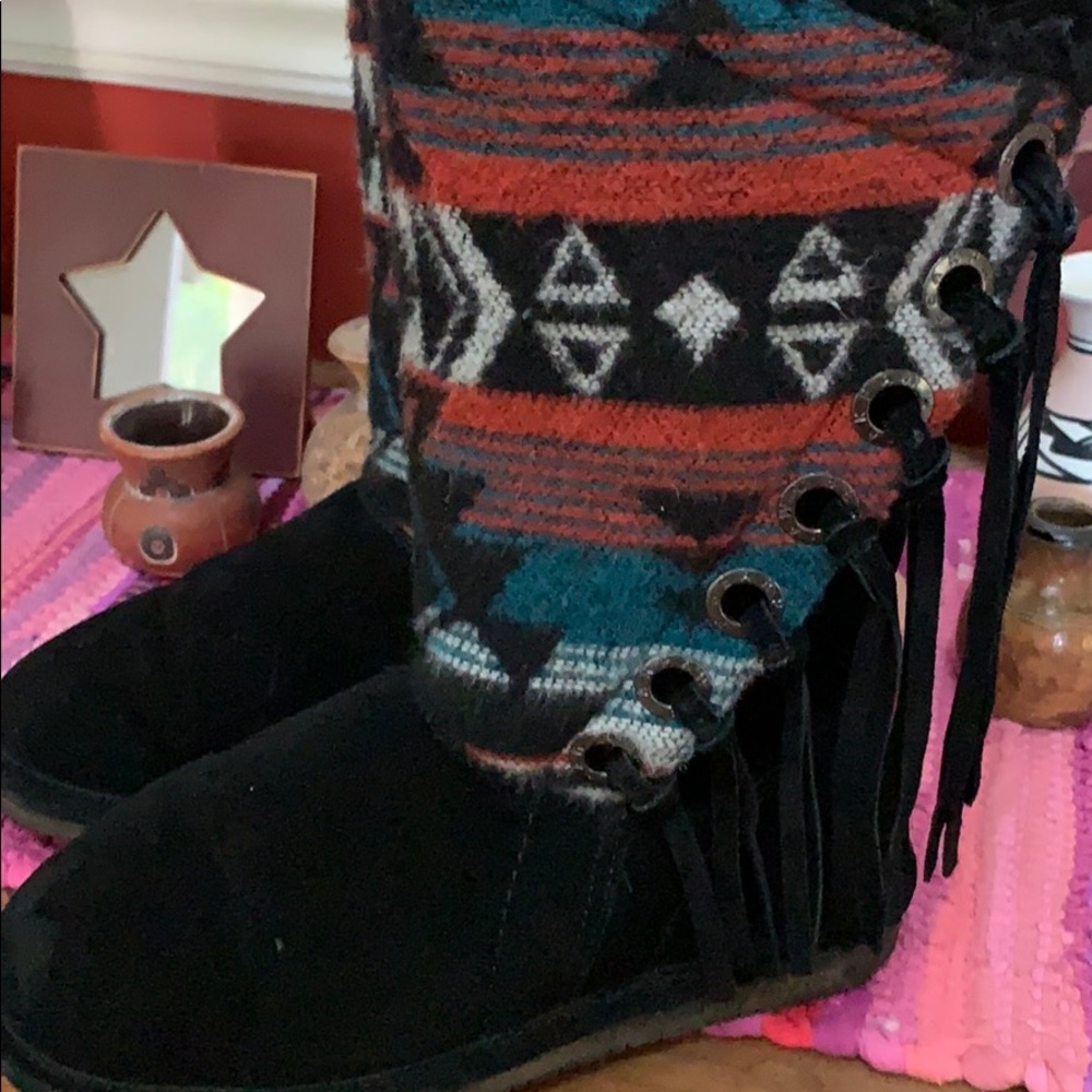 BearPaw Get them While It’s HOT Black Suede Boots - Picture 2 of 6